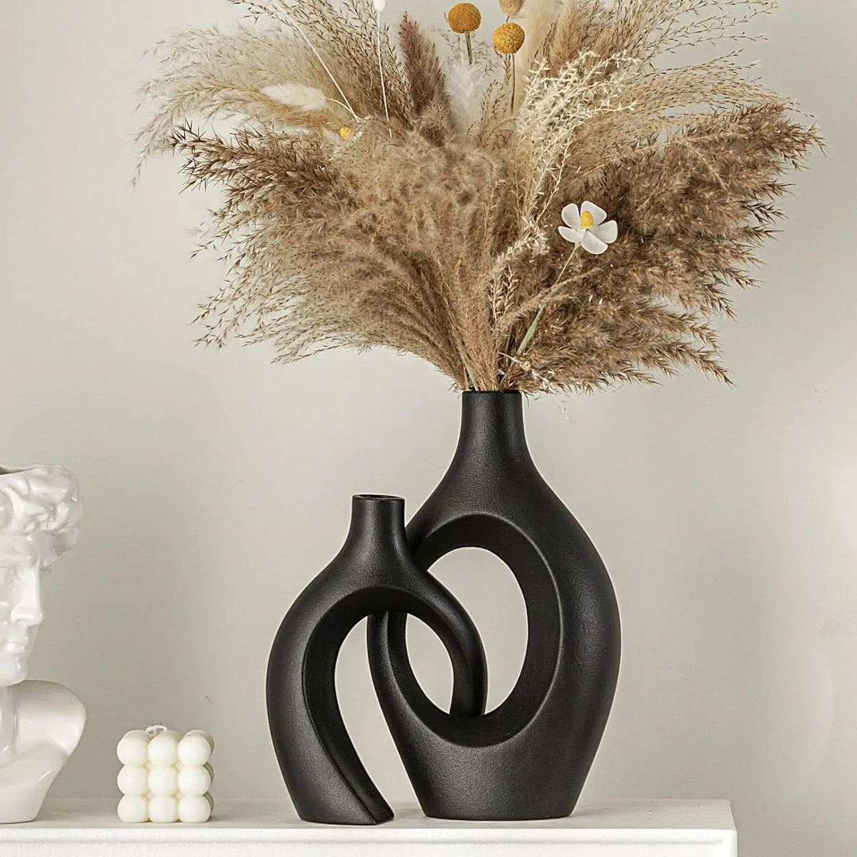 Mono resin vase in black